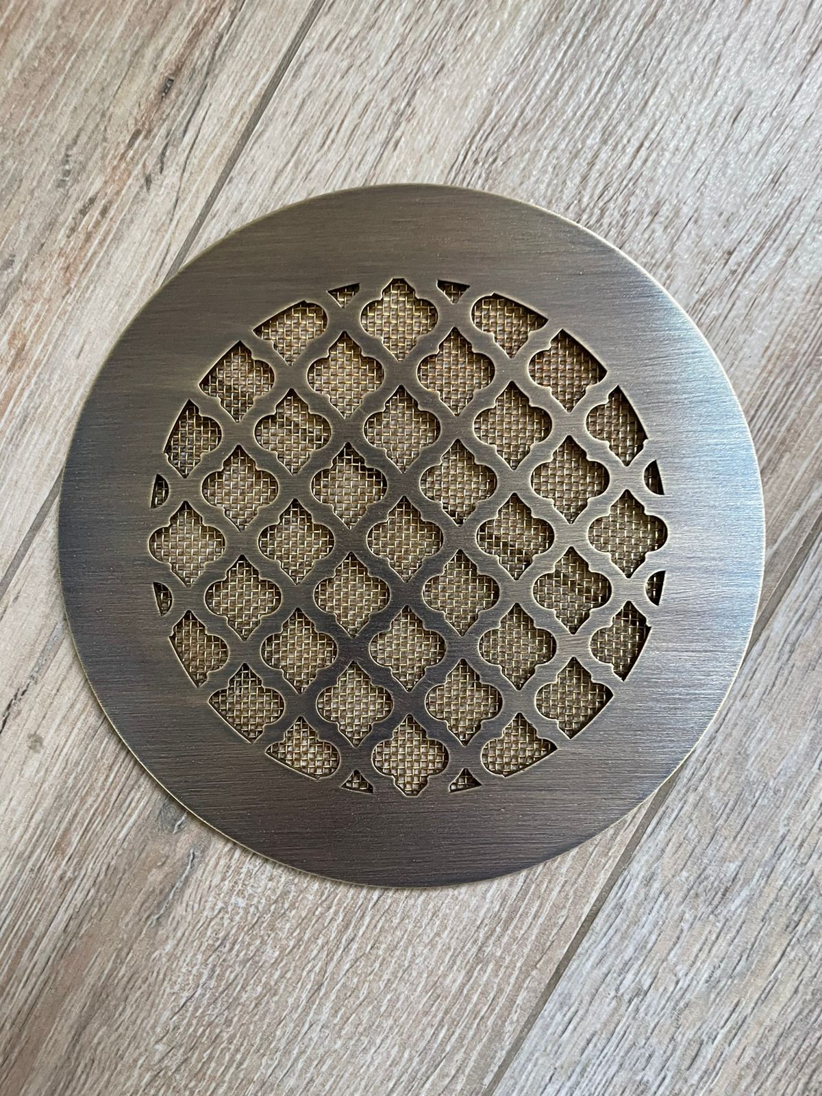 Латунная вентиляционная решётка круглая с патиной ЛРК 350 150мм