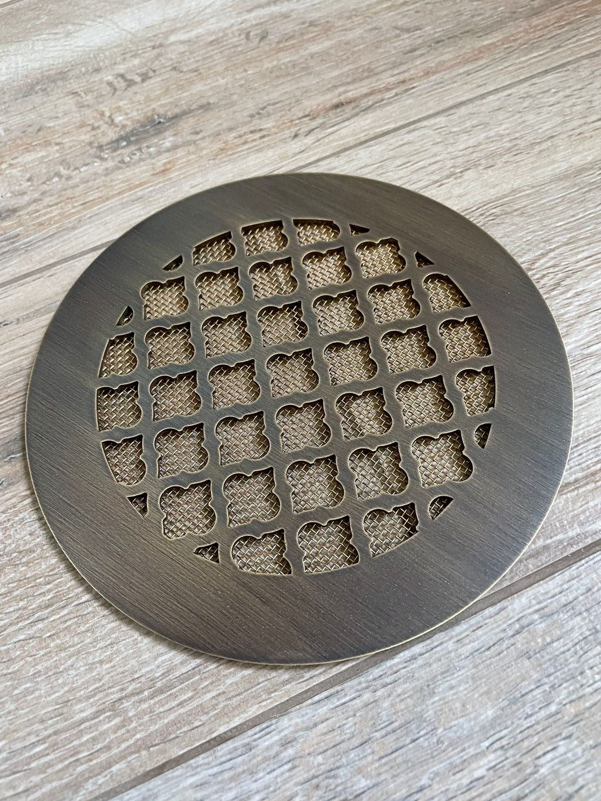 Латунная вентиляционная решётка круглая с патиной ЛРК 350 150мм